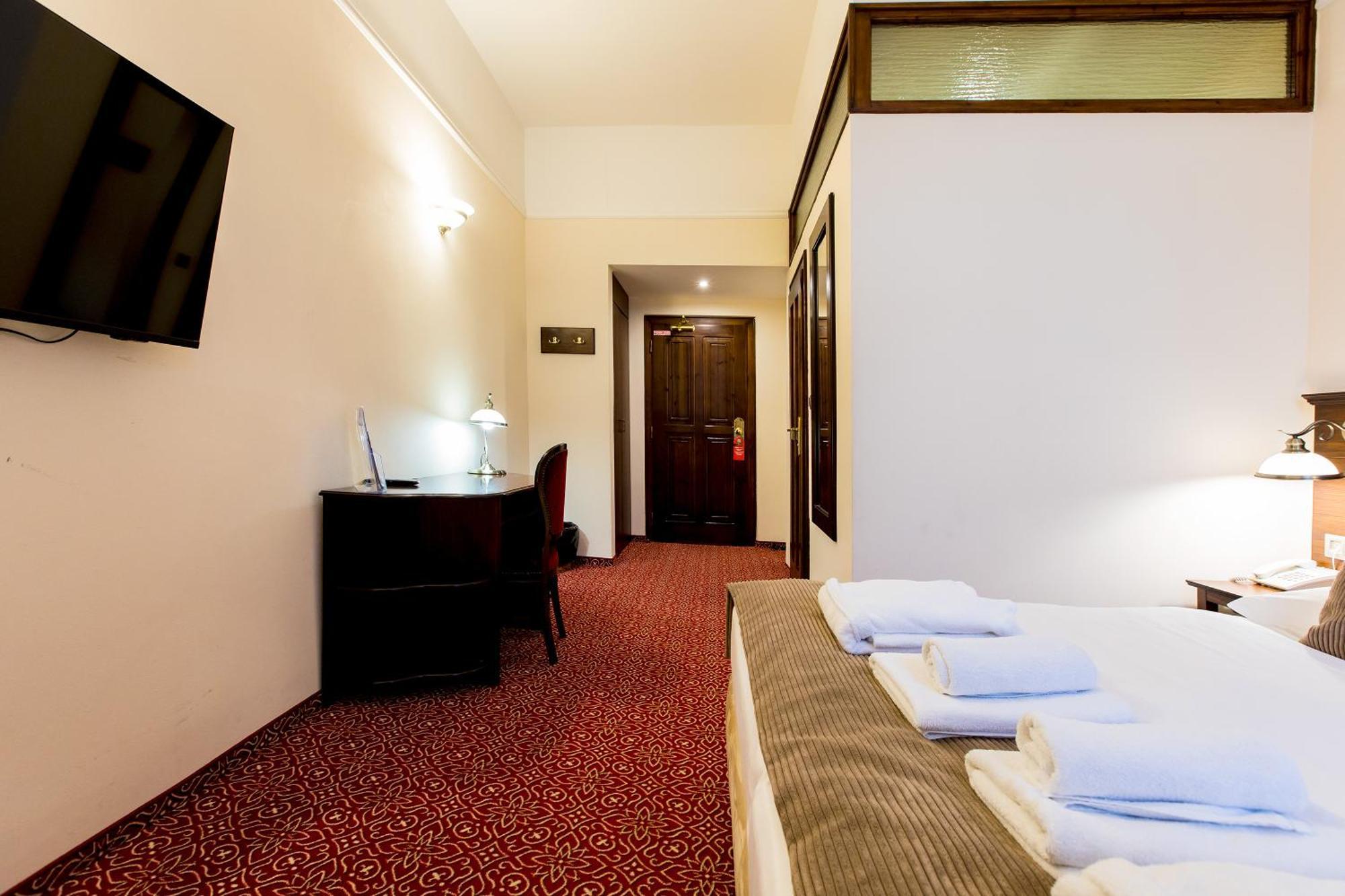 Hotel Bankov โกชิเซ ภายนอก รูปภาพ