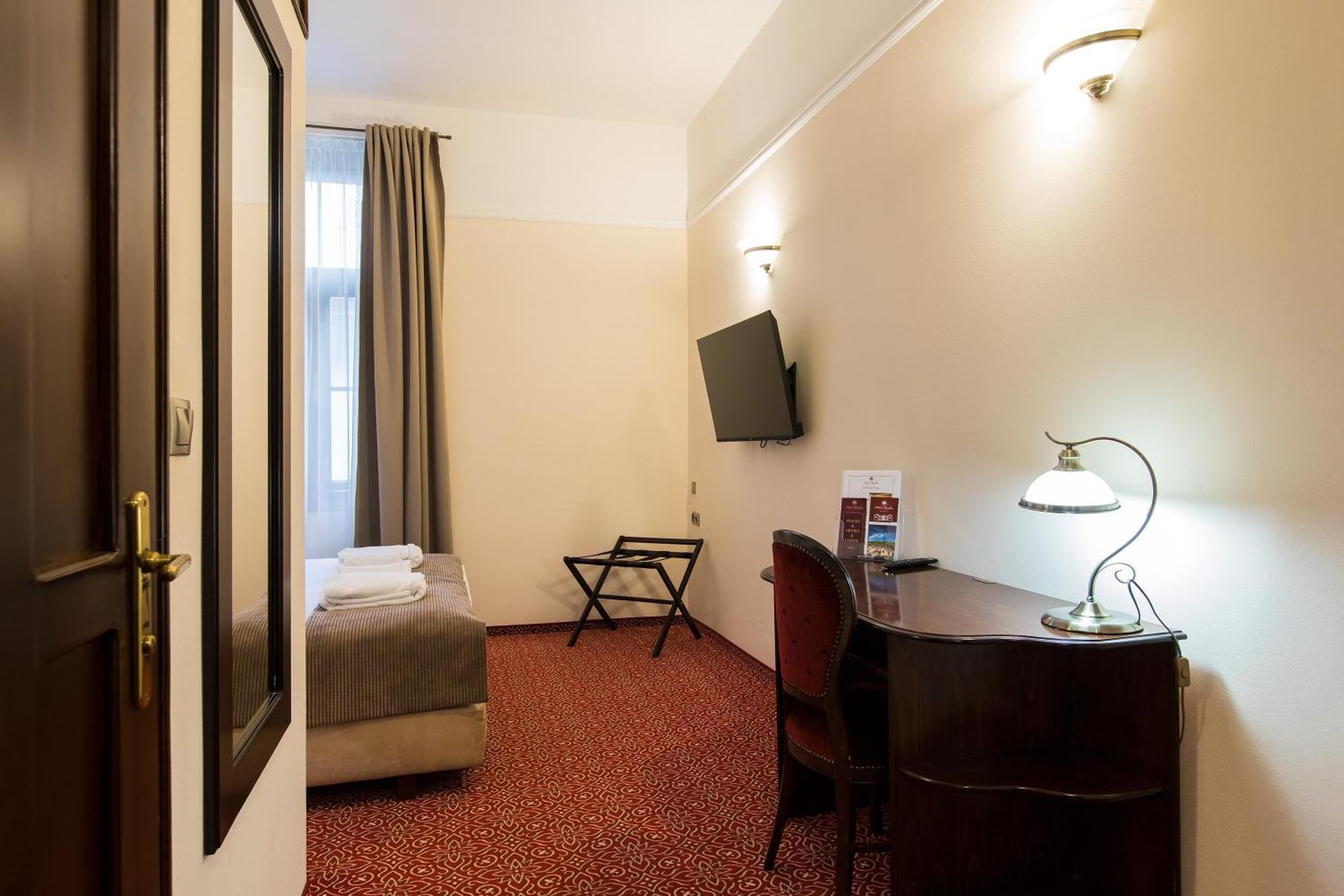 Hotel Bankov โกชิเซ ภายนอก รูปภาพ